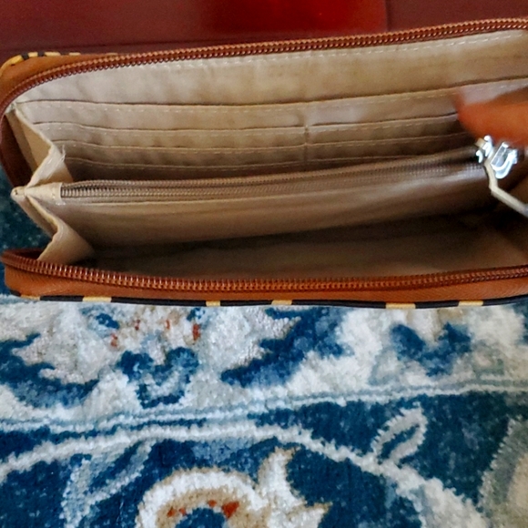 Halsey Black/White/Brown Wallet - Picture 3 of 4